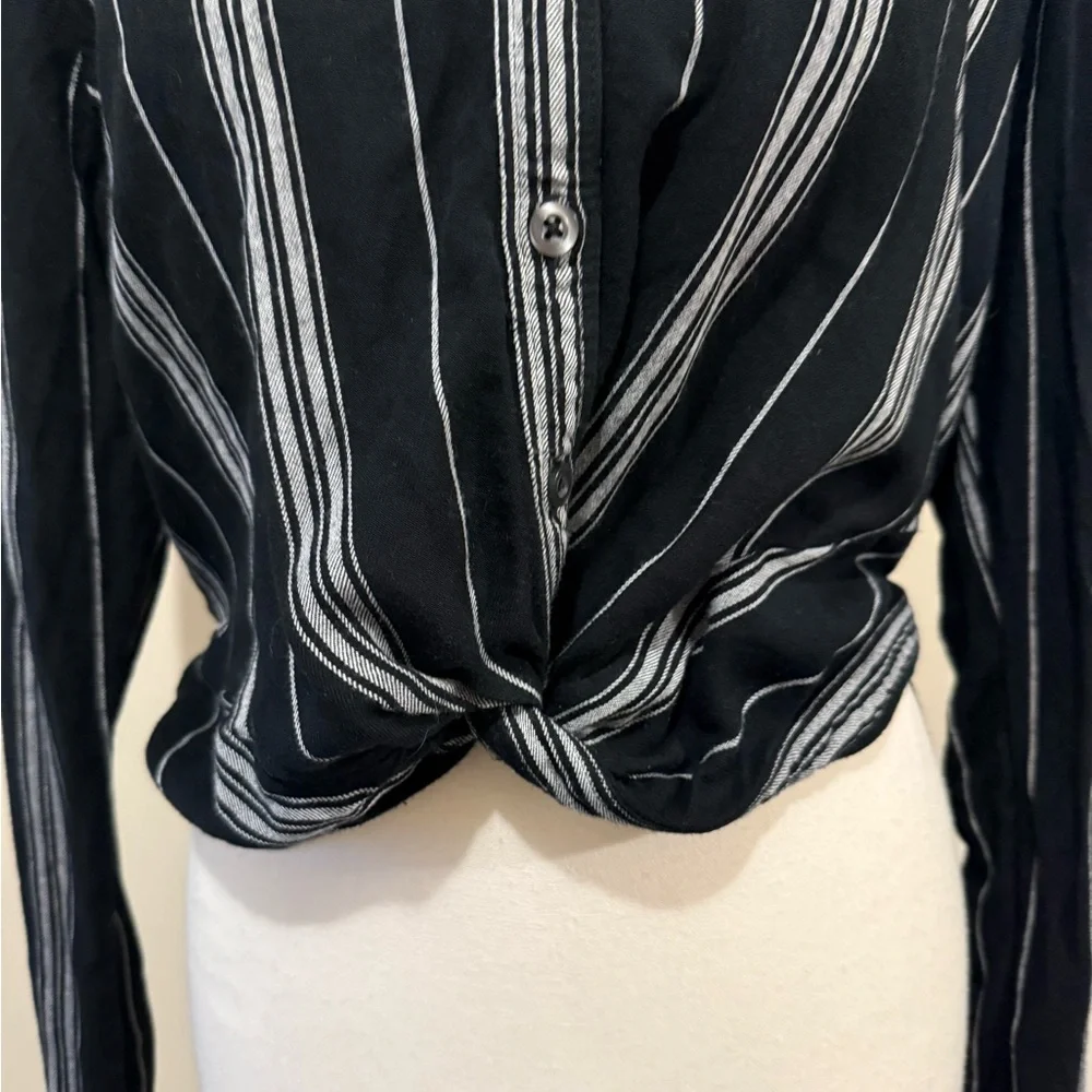Hollister | Black and White twist Striped Crop Top